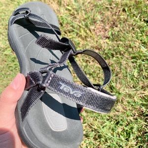 Women’s 8 NEW Tevas